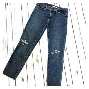 Levi’s slimming skinny, size 28